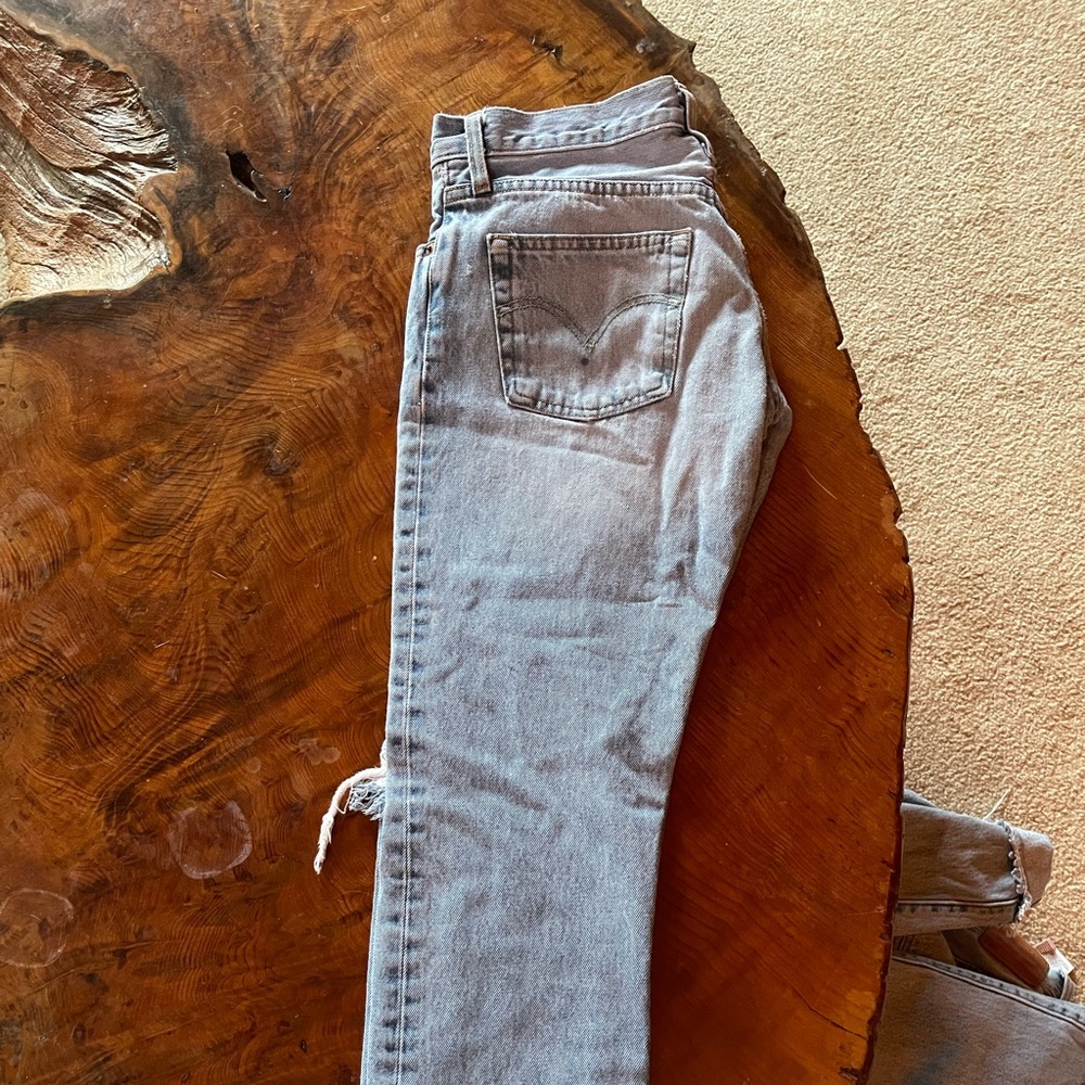 Womens distressed Levi jeans
